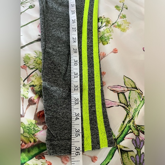 F&F Size: One Size Sport Workout Set Sleeveless Top/Leggings Gray/Neon - Picture 9 of 11